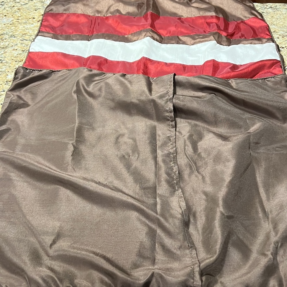 NEW Classic Q Bedskirt (60”x80”)+ 2 Pillow Shams (26”x20”) | Brown, Red, White | - Picture 5 of 6